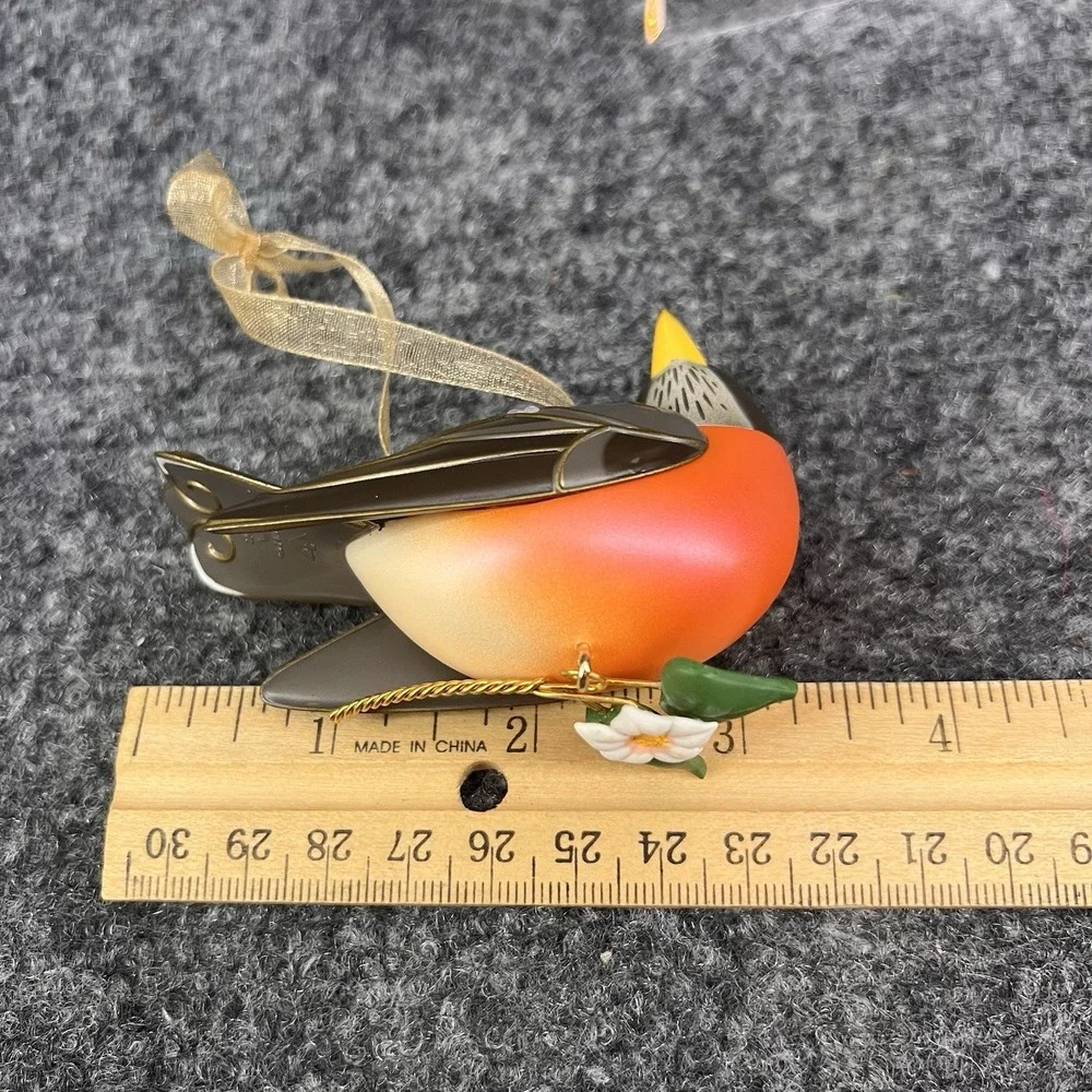 Hallmark 2018 Beauty of Birds, ROBIN Keepsake Ornament #14 Series New QX9453
